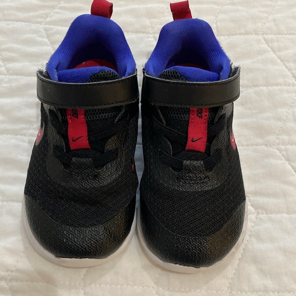 Toddler Nike Revolution Sneakers - Picture 2 of 6